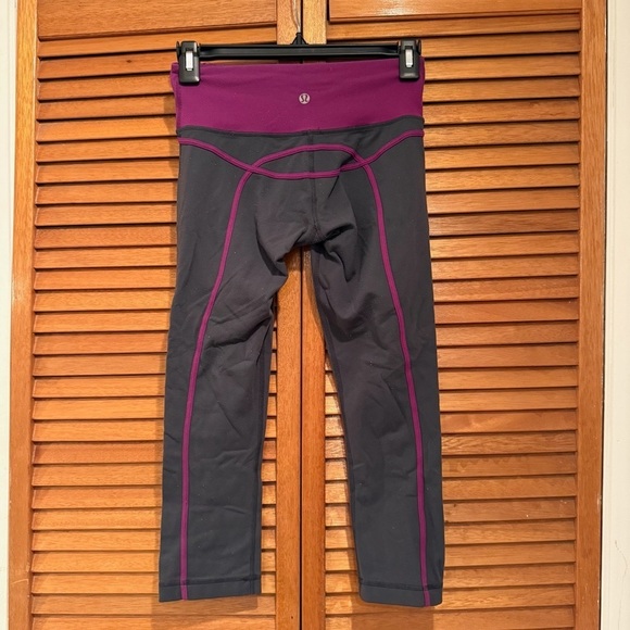 Lululemon Run Full Tilt Crop Purple and Black Leggings Sz 2 - Picture 4 of 6